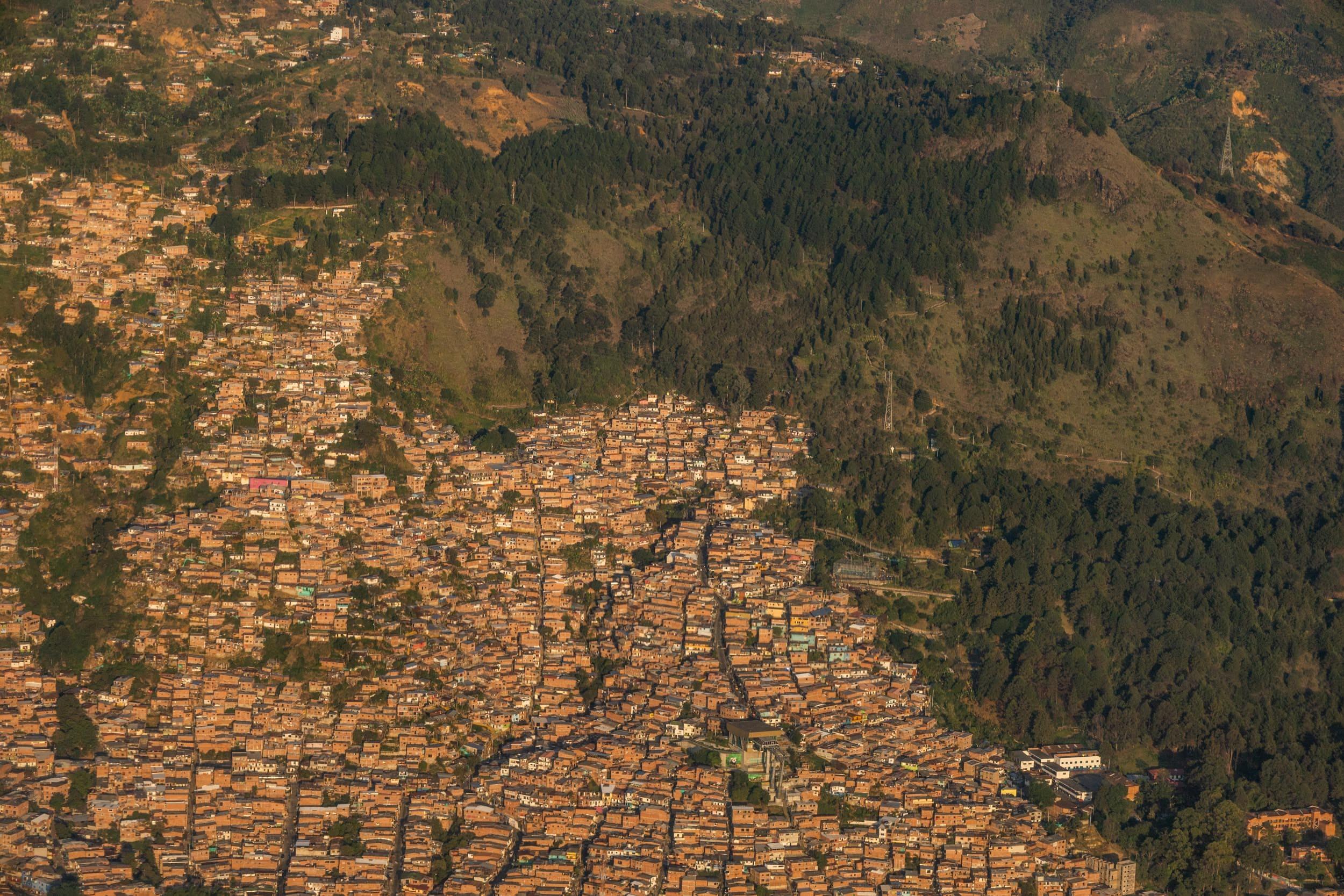 Medellín con bordes al límite (2)