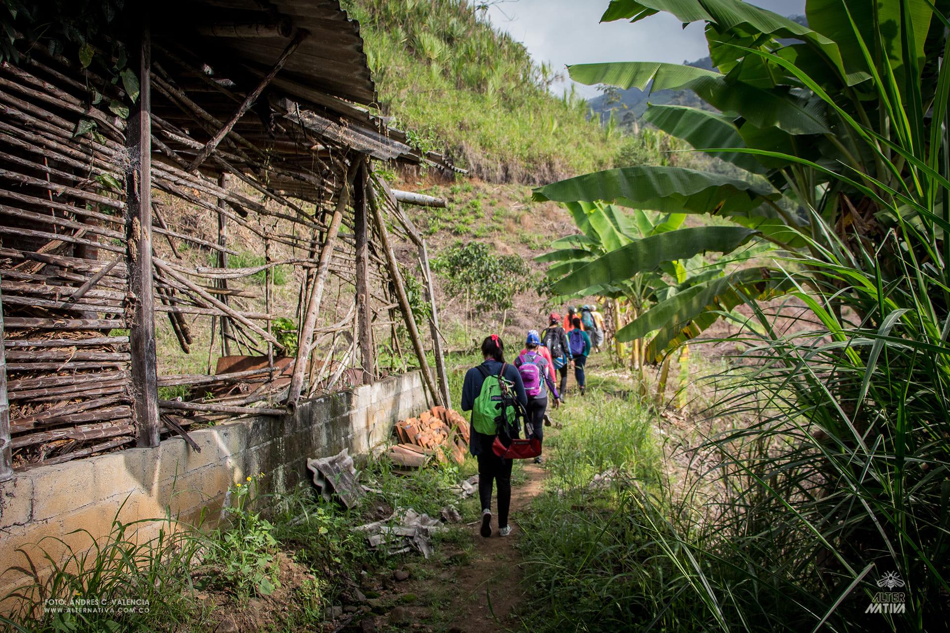 De la montaña al corazón de las comunidades el impacto del trekking en Caldas 18