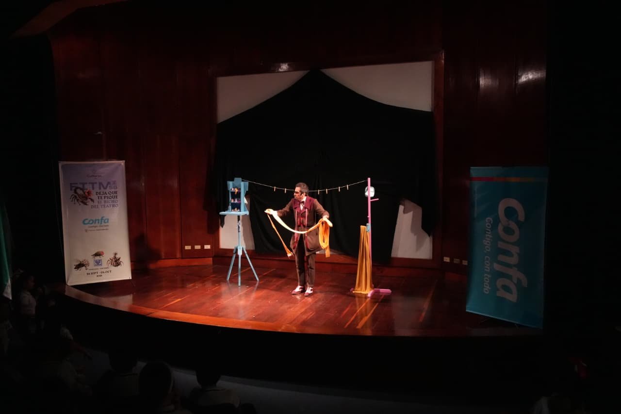 El  teatro llegó a la Institución Educativa Bosques del  Norte para  despertar sonrisas e imaginación (1)
