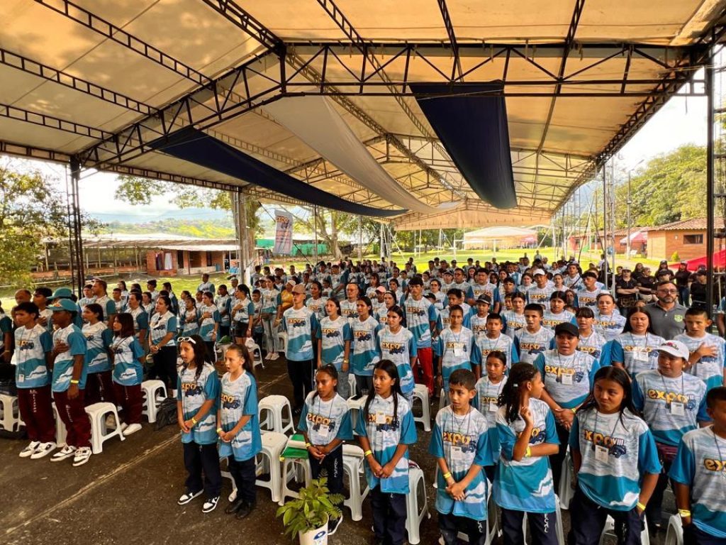 Caldas inaugura VII edición de Expoclubes- cientos de jóvenes se unen por la protección del agua