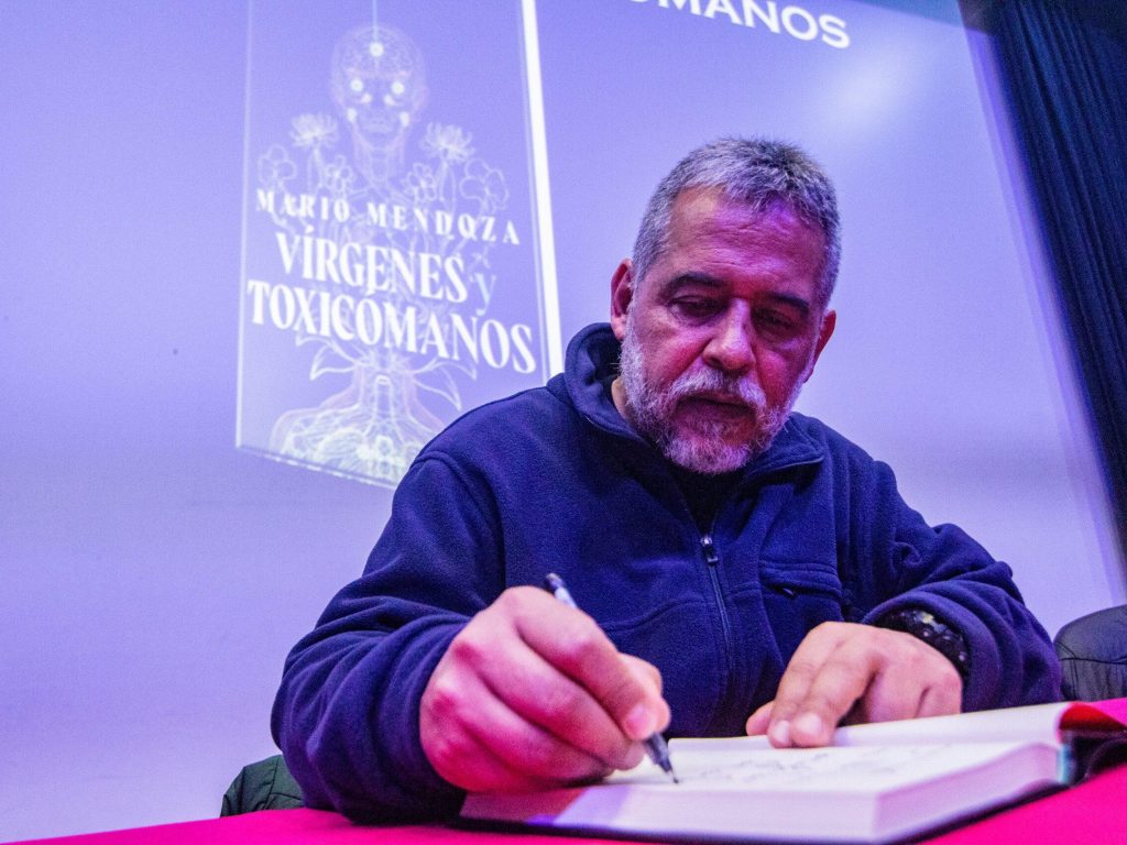Con asistencia masiva para autores nacionales, libros en cada mano y voces memorables se vivió la sexta jornada de la 16° Feria del Libro de Manizales (5)