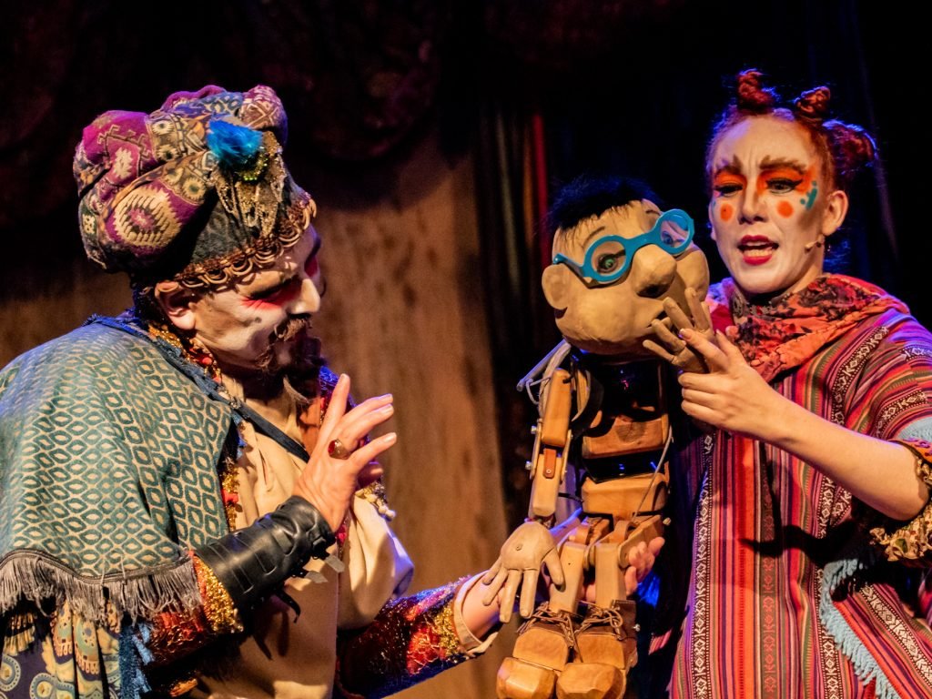 Duelo de brujos, el teatro como autoconciencia y encantamiento 31