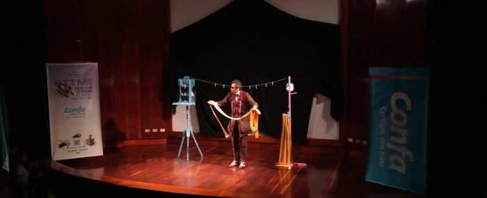 El  teatro llegó a la Institución Educativa Bosques del  Norte para  despertar sonrisas e imaginación (1)