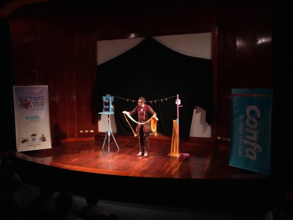 El  teatro llegó a la Institución Educativa Bosques del  Norte para  despertar sonrisas e imaginación (1)