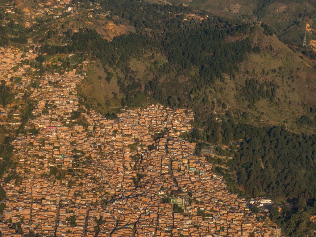 Medellín con bordes al límite (2)